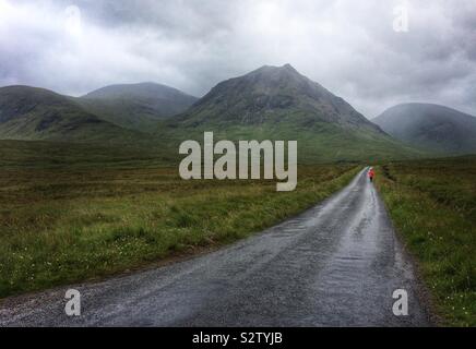 Strada vuota di Glencoe, Scotland, Regno Unito Foto Stock