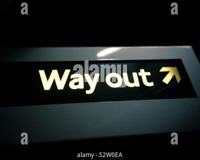 Modo fuori dal simbolo di una metropolitana in Londra, Regno Unito Foto Stock