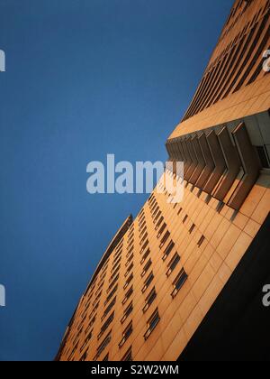 Alto e moderno blocco di appartamenti a Varsavia Polonia Foto Stock