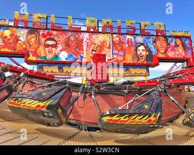 Hellraiser fairground ride a Barry Island Pleasure Park, nel Galles del Sud, Agosto 2019 Foto Stock