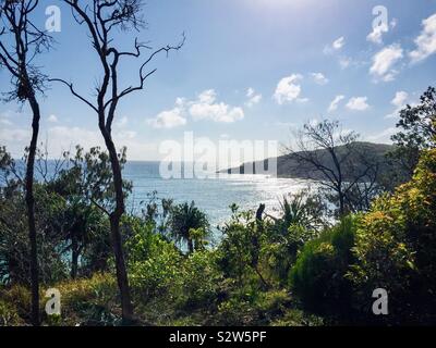 Vedute panoramiche dell'oceano dal Noosa National Park sulla Costa del Sole, Queensland, Australia Foto Stock