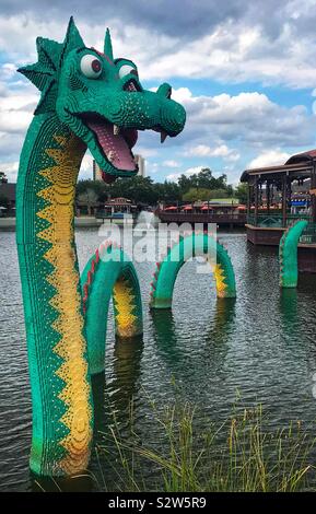 Brickley la Lego Serpente Marino a Disney molle, Downtown Disney - Orlando, Florida USA Foto Stock