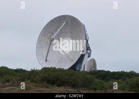 Ricevitore satellitare a Goonhilly in groppa di stazioni terrestri per collegamenti via satellite, vicino a Helston sulla penisola di Lizard, Cornwall, Regno Unito Foto Stock