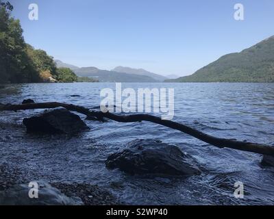 Bank Holiday in Scozia , Vista dal punto Firkin guardando al Loch Lomond Foto Stock