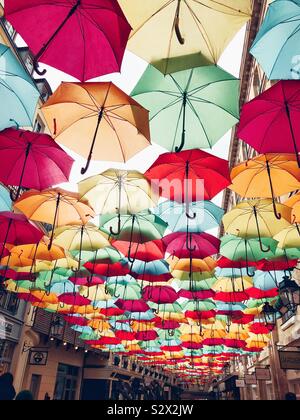 Ombrello Sky Progetto di installazione di Patricia Cunha in Parigi, 2019 Foto Stock