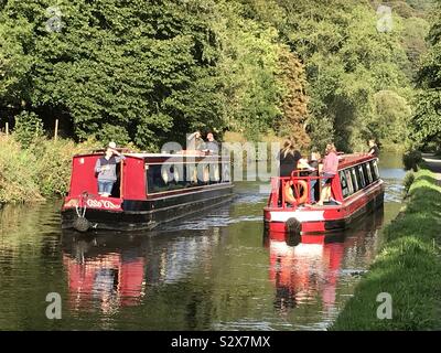 Narrowboats sul canale di Rochdale Foto Stock