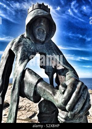 King Arthur statua in bronzo a Tintagel Castle - Cornwall Regno Unito Foto Stock