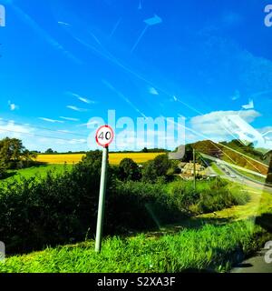 40 mph miles per hour speed limit sign on grass verge of roadway carriageway Stock Photo
