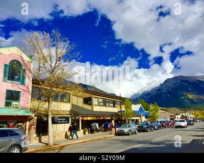 Street Shots, Canmore, Alberta, Canada, e il Canadian Rockies, Foto Stock