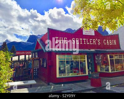 Street Shots, Canmore, Alberta, Canada, e il Canadian Rockies, decantatore dell abitacolo Foto Stock