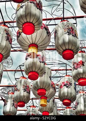 Appendere le lanterne cinesi Foto Stock