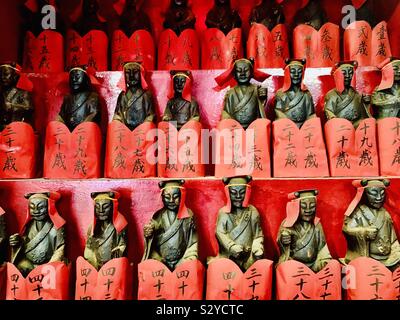 Statue di Buddha a Hung Shing tempio a Wan Chai, Hong Kong. Foto Stock