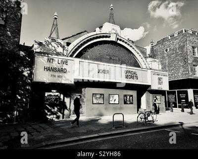 Lo schermo sul verde del cinema in London Islington movie theater Foto Stock