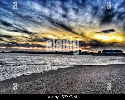 Tramonto sul fiume Deben estuario Felixstowe Ferry Suffolk in Inghilterra Foto Stock