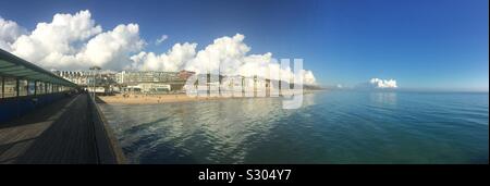 Vista panoramica di Boscombe Beach, Bournemouth Dorset, da Boscombe Pier Foto Stock