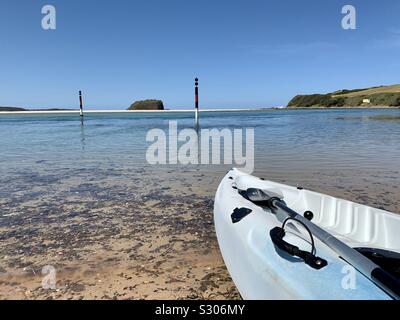 Il kayak sul fiume Foto Stock