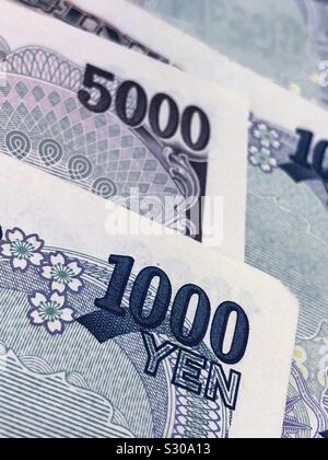Primo piano di alcuni giapponesi di banconote della moneta giapponese è chiamato lo yen. Foto Stock