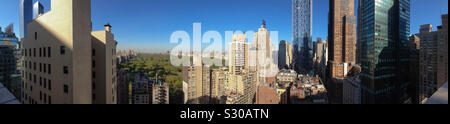 Panorama di Central Park e gli edifici appena a sud del parco, Manhattan, New York, Stati Uniti d'America. Maggio 2013. Foto Stock