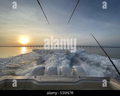 Tramonto sul Golfo del Messico acqua da una barca Foto Stock