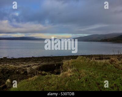 Un freddo inverno pomeriggio guardando a nord sul Loch Fyne in Argyll Scozia Scotland Foto Stock