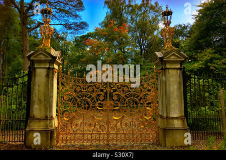 Golden Gates a Benmore Giardini in Dunoon, Scozia. Foto Stock