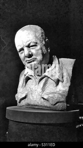 Sir Winston Churchill statua a Blenheim Palace in Oxfordshire Foto Stock