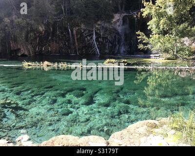 Incredibile scena al lago pensile in Glenwood Canyon, Colorado. Foto Stock