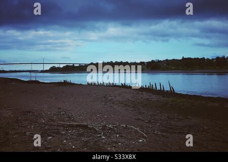 Ponte Erskine dal porto di Bowling, Scozia. Foto Stock