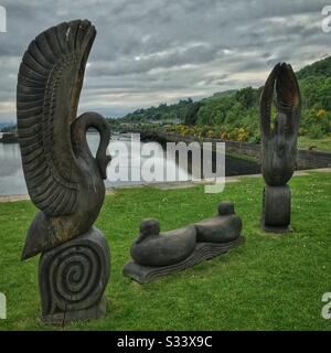 Scultura In Legno Di Swan Al Porto Di Bowling, Scozia. Foto Stock