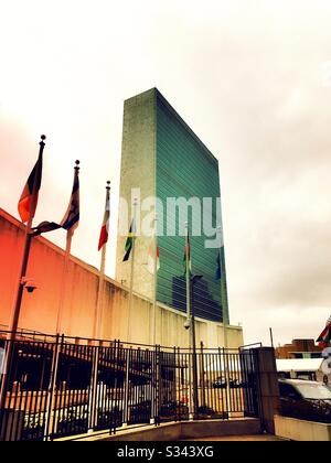 La sede delle Nazioni Unite si trova sulla First Avenue a New York City, USA Foto Stock