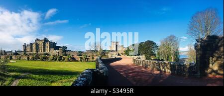 Vista panoramica del Castello di Culzean, National Trust for Scotland, sulla Firth of Clyde Coast, Ayrshire, Scozia Foto Stock