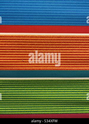 Sfondo astratto di linee e motivi colorati e luminosi Foto Stock