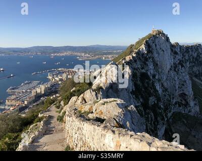 Guardando a nord dalla cima della roccia di Gibilterra Foto Stock