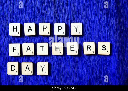 Le piastrelle di legno incantano la Giornata dei Padri felici. Foto Stock