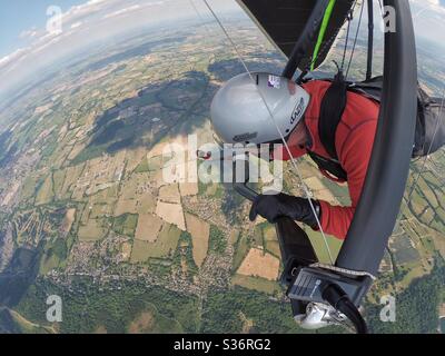 Deltaplano sulle colline di Malvern Foto Stock