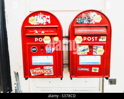 Due caselle postali rosse a Copenhagen, Danimarca. Foto Stock