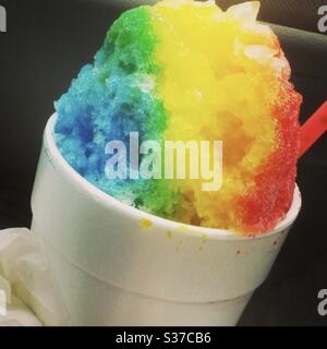 Cono di neve arcobaleno. Foto Stock