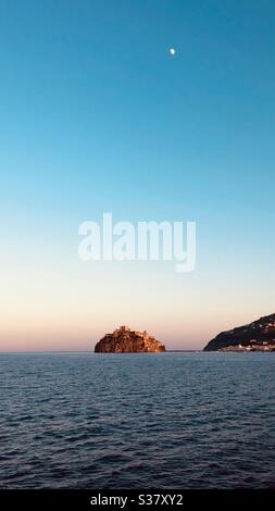 Castello Aragonese al tramonto, isola di ischia (Napoli) Foto Stock