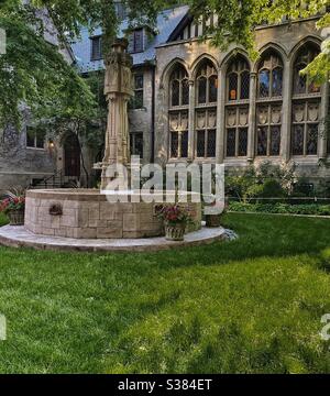 Cortile della Quarta Chiesa Presbiteriana a Chicago su Michigan Avenue. Magnificent Mile. Foto Stock