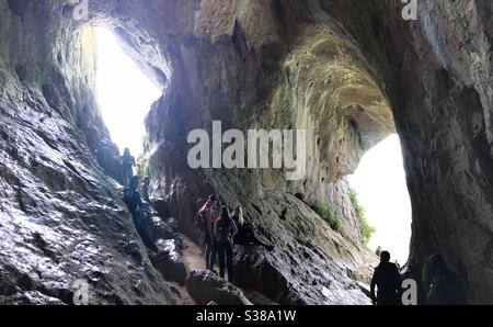 Grotta di Thor nel Peak District Foto Stock