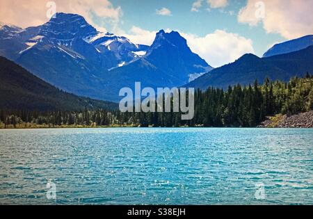 Viaggiare Alberta, Canada, Gap Lake, Windtower, Mt Lougheed, paesaggio, natura selvaggia, wilds, Canadian Rockies, aspro, natura Foto Stock