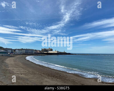 Aberystwyth, Galles occidentale, Regno Unito. Giovedì 30 luglio 2020. News: Una bella e calda giornata di sole ad Aberystwyth alla fine di luglio. ©️Rose Voon / Alamy Live News Foto Stock
