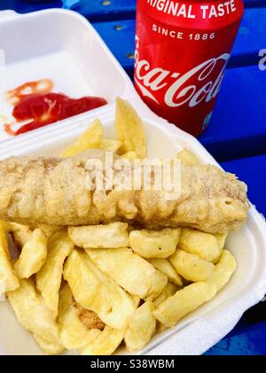 Salsicce, patatine e Coca Cola Foto Stock