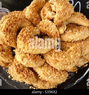 Esposizione di torte di baklava orientali al mercato arabo di Châtellerault, Vienne (86), Francia. Foto Stock