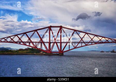 Forth ponte sul fiume Forth a Edimburgo, Scozia. Foto Stock