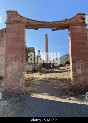 28/09/20 il derelitto San Joaquin Sugar Mill tra Nerja e Maro nella provincia di Malaga, Spagna Foto Stock