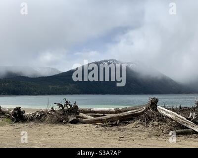 Nuvole che rotolano a Speelyi Beach, Lago Cle Elum WA Foto Stock