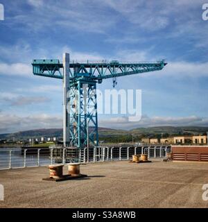 Titan Crane presso il sito del vecchio cantiere navale John Browns sul fiume Clyde a Clydebank, Scozia. Foto Stock