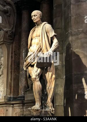 Statua di San Bartolomeo, Duomo di Milano, Milano, Italia. Foto Stock