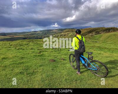 Motociclista di montagna su Sutton Bank North Yorkshire Foto Stock